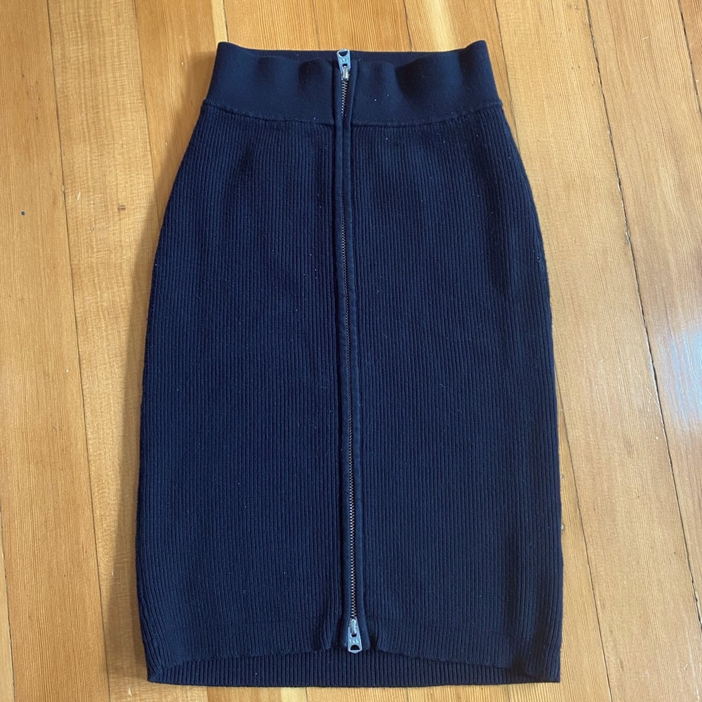 **Final Sale** Wilfred Free Ribbed Skirt with zipper